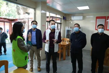 凤凰街道调研党建阵地致力建设温暖友爱“凤凰大家庭”  