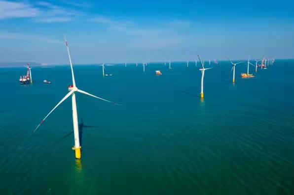 壮观！汕头首个海上风电项目全部风机吊装完成，每年减少二氧化碳排放45万吨