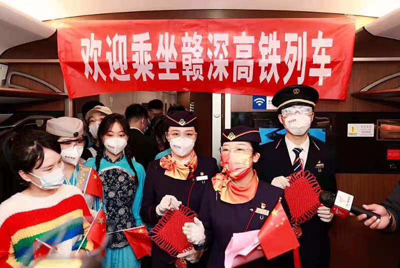 旅游惠民活动10日在深圳北站举行，展示精品赣深高铁旅游线路