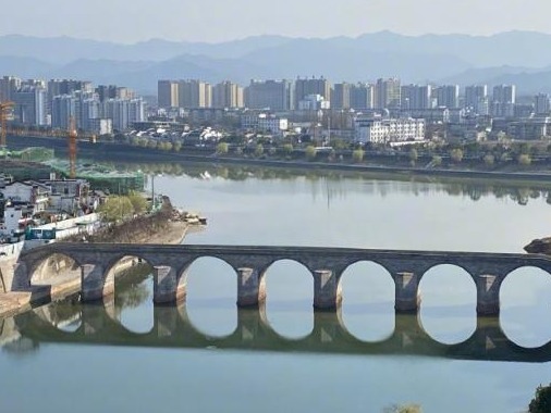 480多岁的古桥重生：黄山被冲毁的明代镇海桥修缮竣工