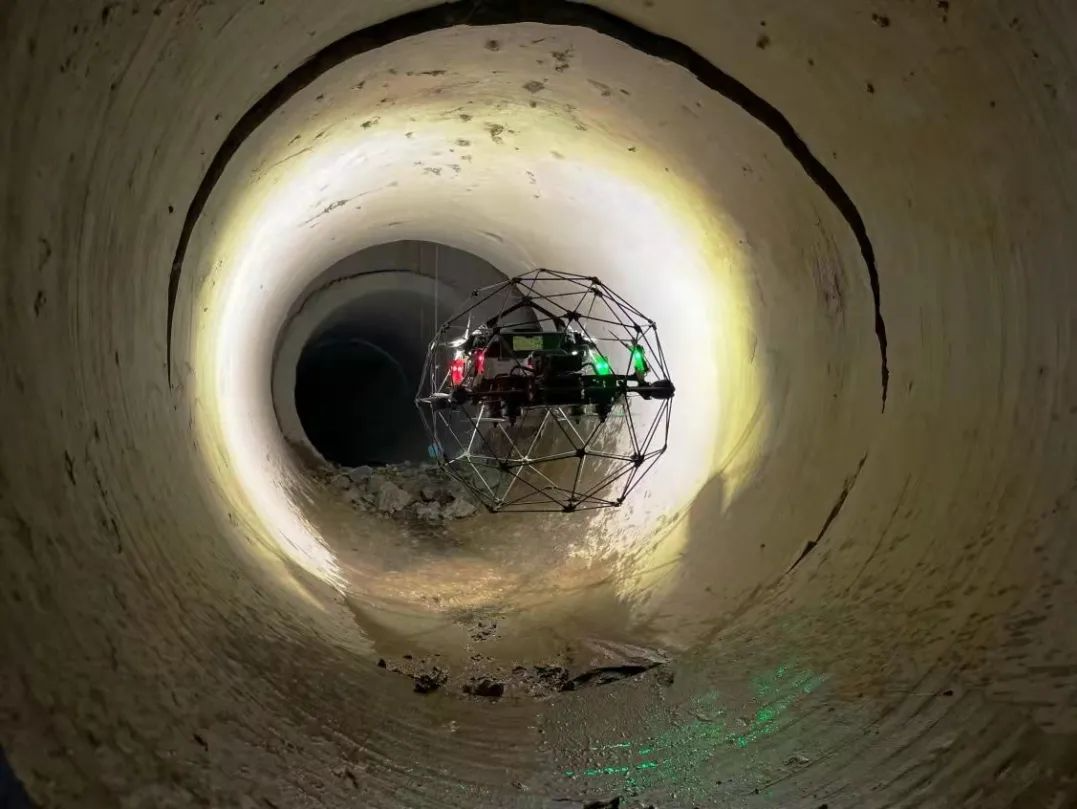 解锁暗渠（涵）检测新姿势 坪山引入全市首台360度防碰撞工业级无人机