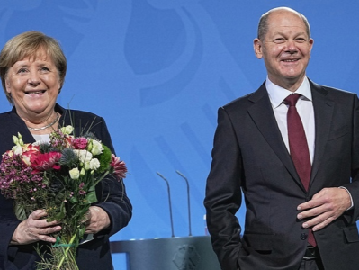 德国新任总理朔尔茨与默克尔正式交接