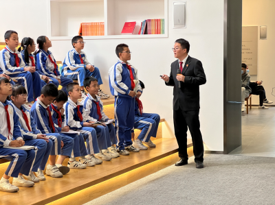 “休闲+学法”，龙丰学校师生参加民法公园普法宣传