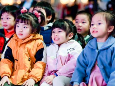 新春送“福来”！纯水岸幼儿园举行了一场“Fly叙事探险草地音乐节”  