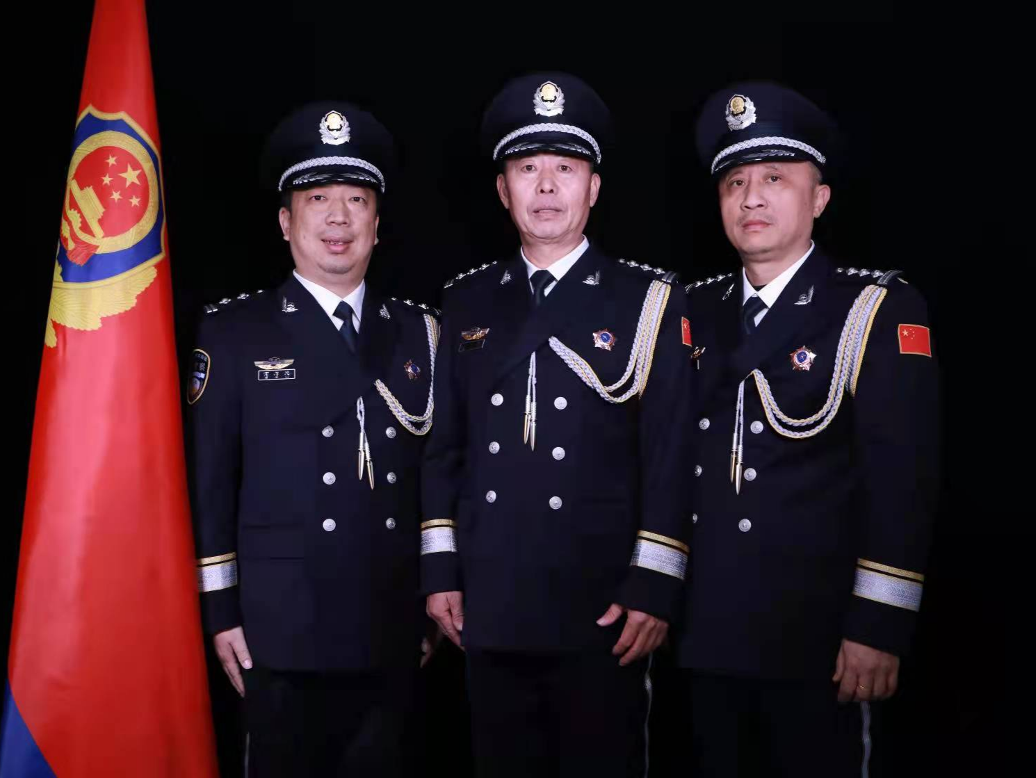 “一身警服 一生荣耀”深铁公安开展  警礼服纪念照拍摄庆祝2022年警察节