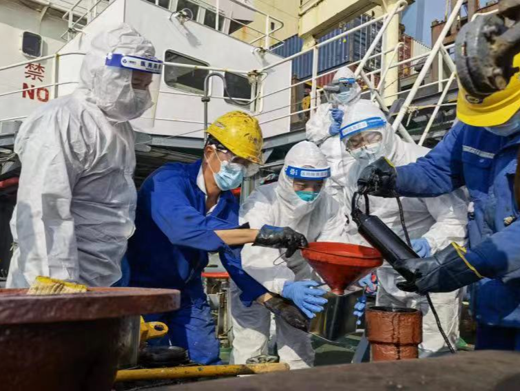 深圳从海上到陆地突查成品油，市场监管在行动