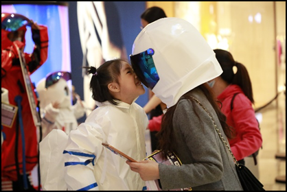萌娃变身“小小宇航员”探索星空！福田街道举办公共文化进商圈活动