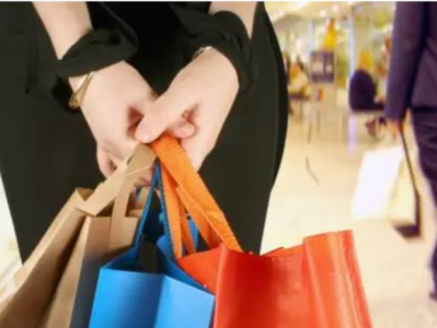 不买不舒服，买完又后悔…专家：“购物成瘾”是种病！