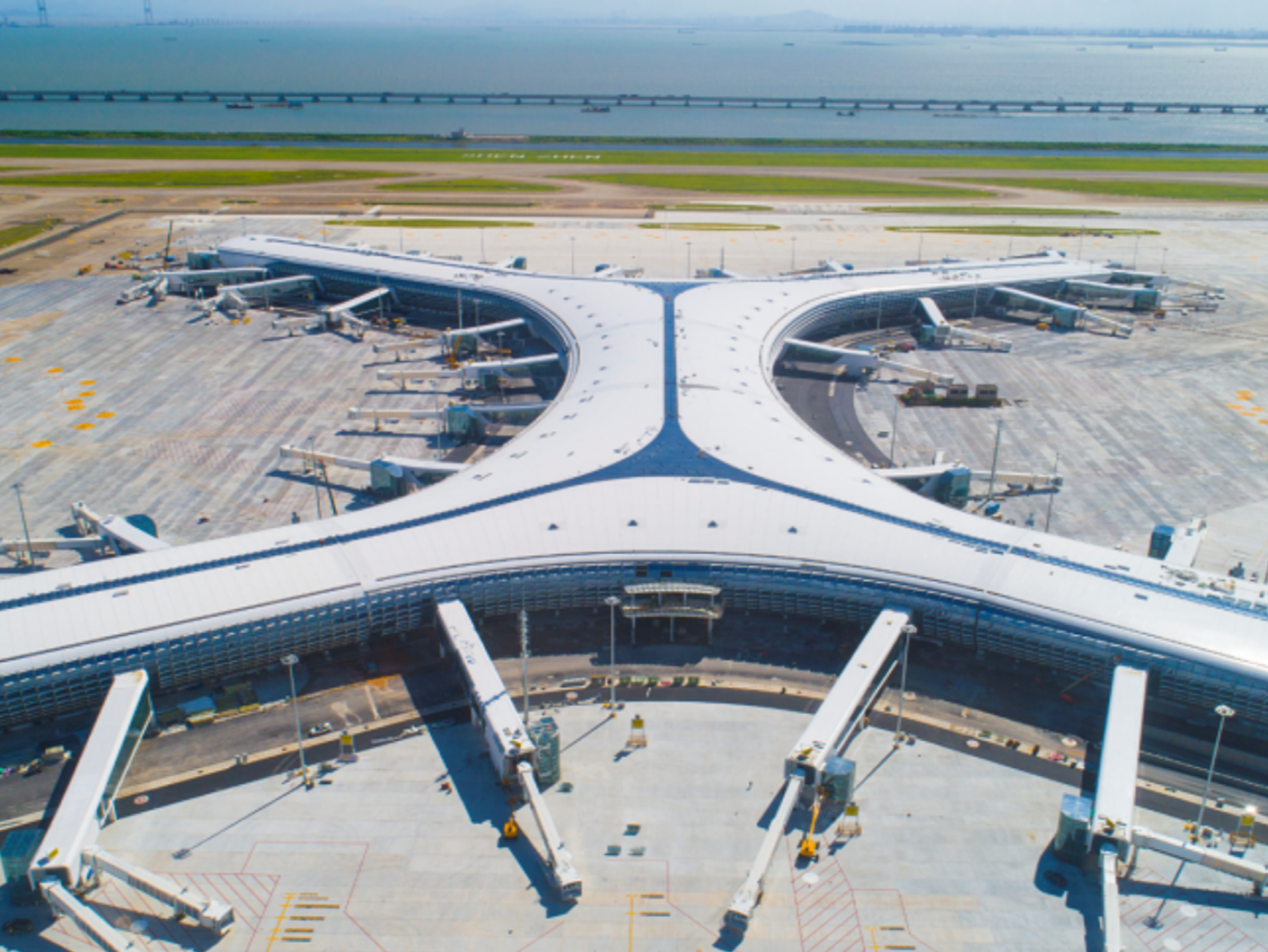 国内空港首试：深圳机场卫星厅启用“物业城市”全域管理模式