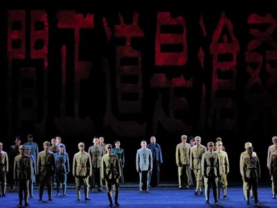 话剧《人间正道是沧桑》北京首演，4小时讲述一段中国革命史