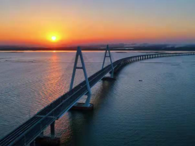 1120吨汽车开上粤西最长跨海大桥，通明海特大桥完成“岗前体检”