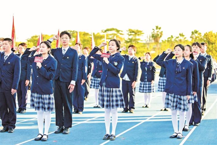 宝安区举行第二十一届18岁成人宣誓仪式