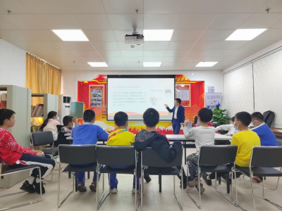 莲塘街道长岭社区开展“青春与法同行”青少年法制教育成长小组活动  