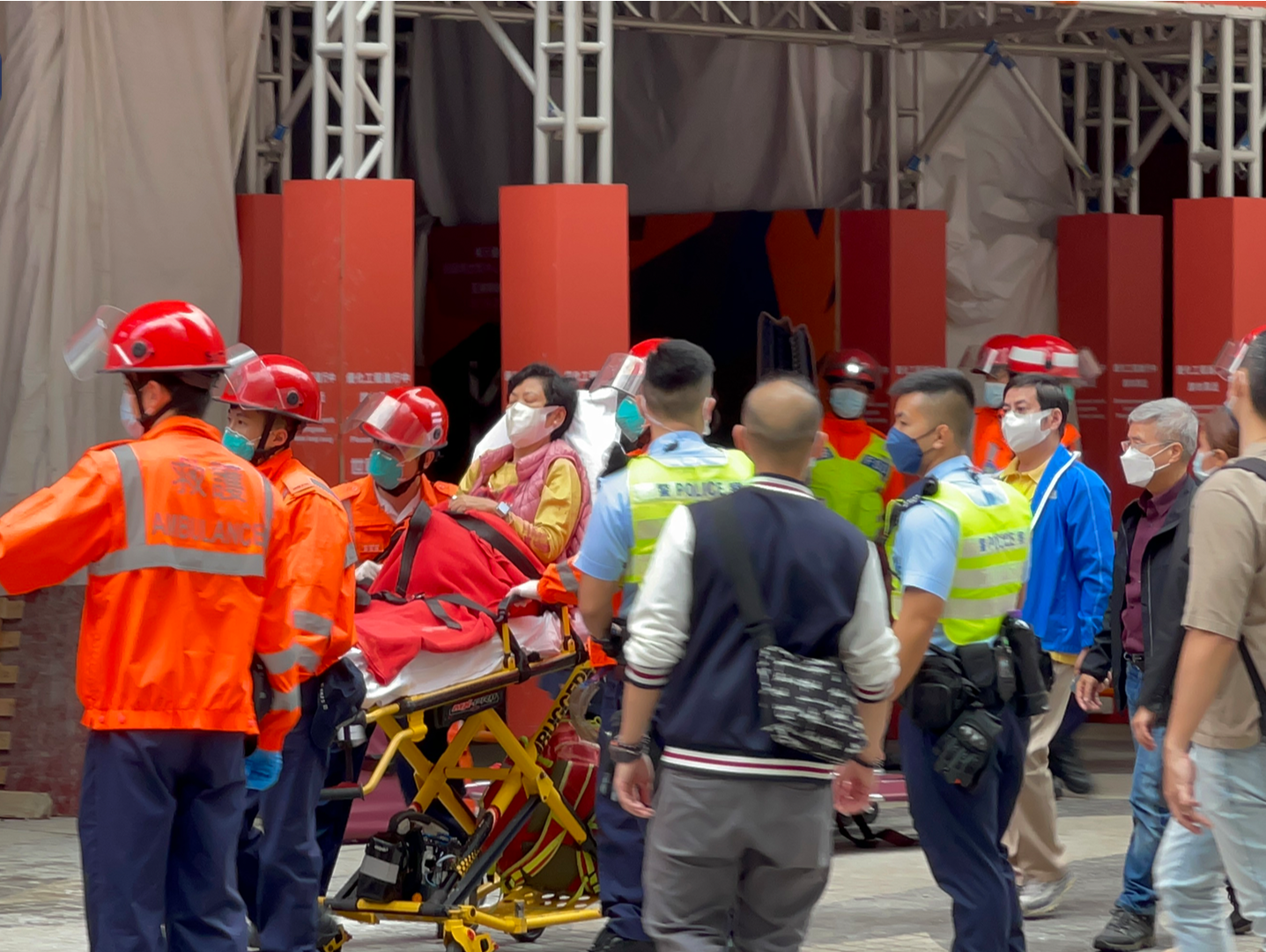 香港铜锣湾世贸中心突发大火：全部人员获救，已有14人送医