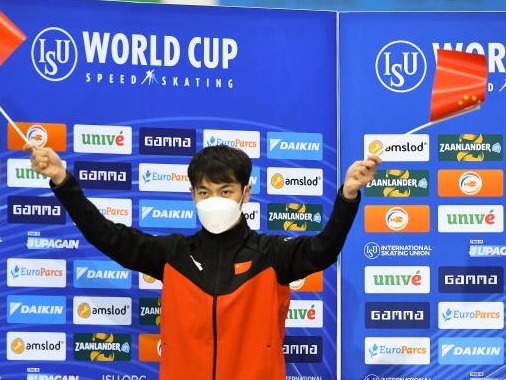 宁忠岩摘得速滑世界杯1500米银牌，总积分榜高居第一
