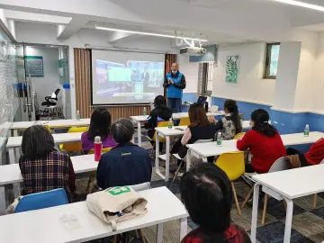 光明街道V爱之家开展系列心理讲座之《不做焦虑的家长》  