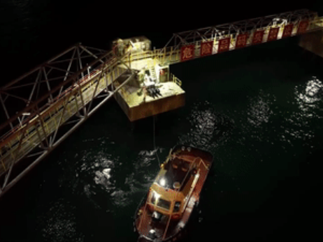 国内首次！深圳大鹏LNG船舶完成夜航靠离泊作业