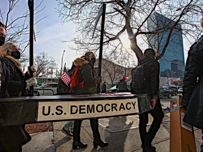 种族、分裂、政治化……美式民主犹如镜花水月