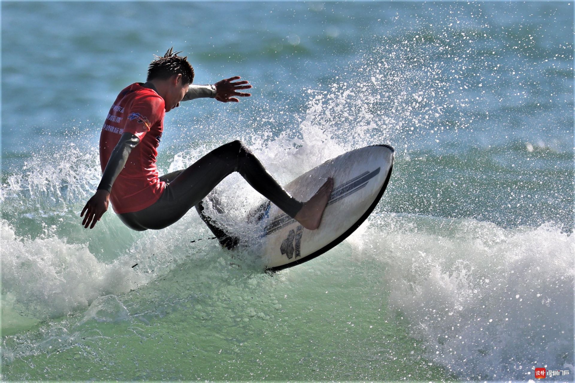 看乘风逐浪的少年！汕头南澳举办冲浪锦标赛为亚青会做准备