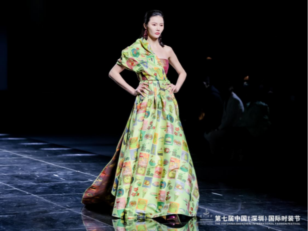 大饱时尚眼福，中国时装名师名牌发布会在深圳举行
