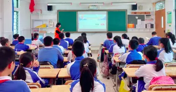 普法知识进校园，圩镇社区开展青少年普法活动