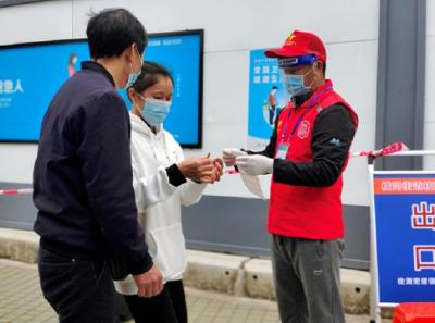 这些“红马甲”，真的不一般——深圳红星志愿服务队一周内参与“战疫”服务超2375人次