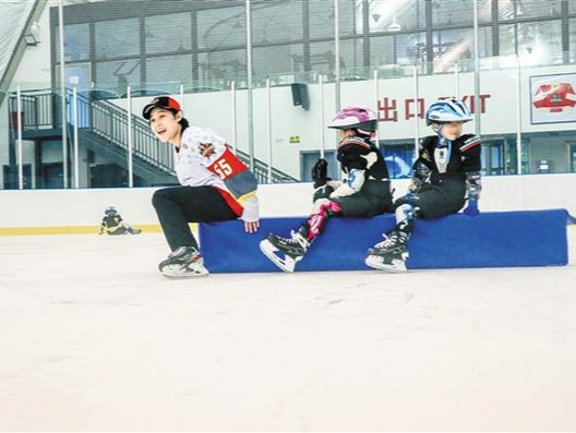 专访 | 中国女冰前队长、深圳女冰前队长齐雪婷：深圳冰球氛围棒 换个身份战冬奥