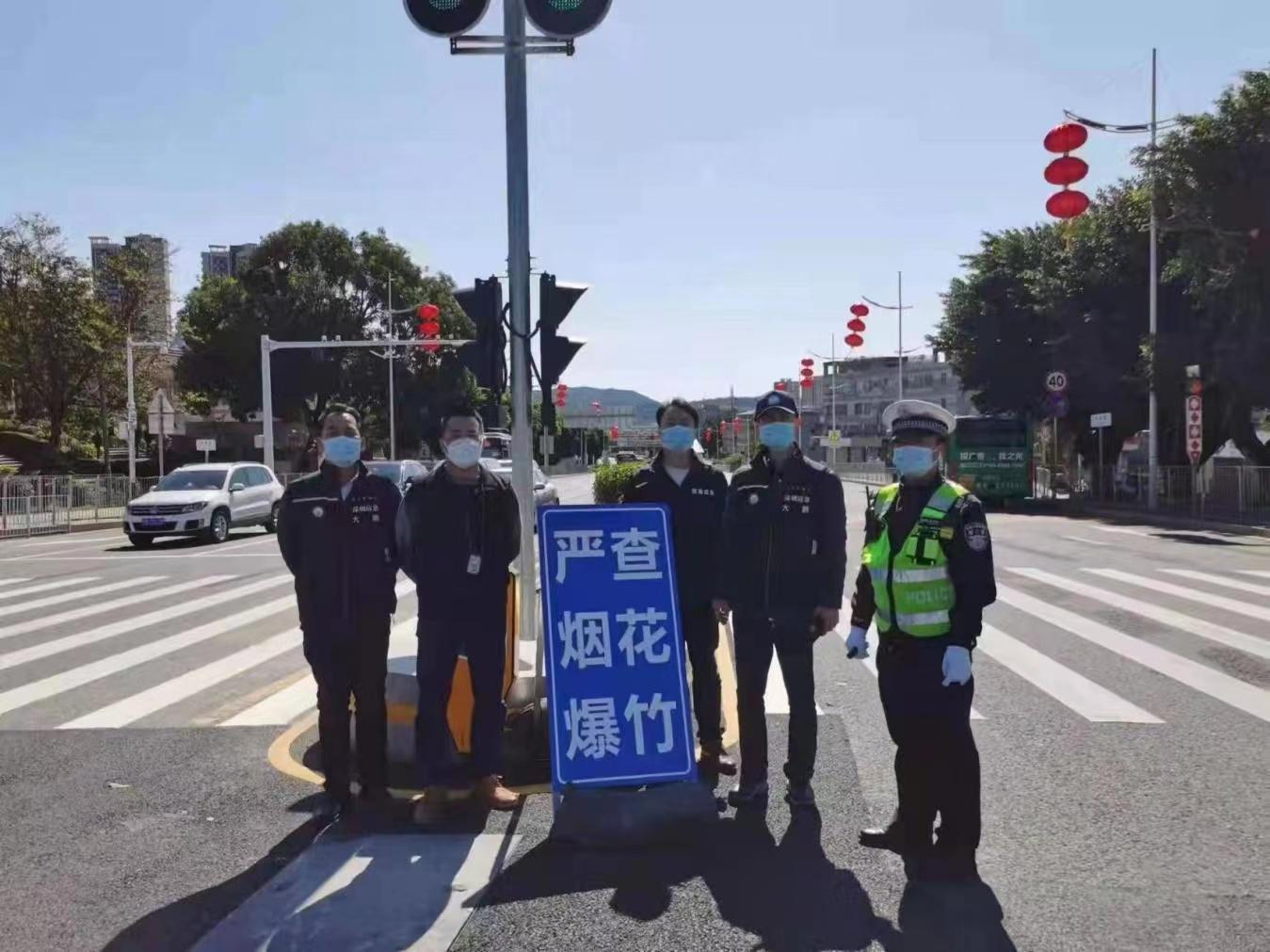 大鹏新区：主要道路入口设点检查，严禁社会车辆携带烟花爆竹进入！