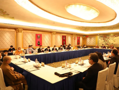 王荣参加省政协十二届五次会议分组讨论