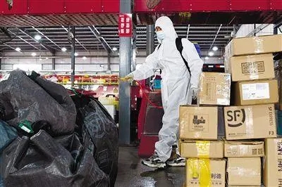 深圳每天3.5万件进口快件全消毒，市邮政管理局提醒市民这样做