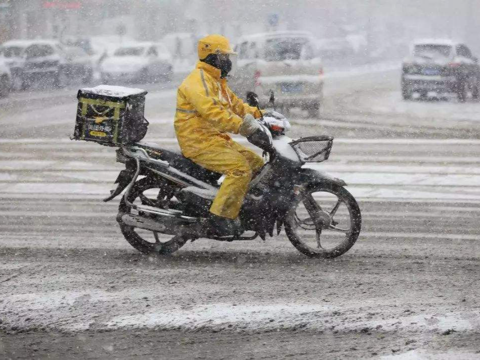 外卖平台纷纷取消恶劣天气骑手处罚 调整配送范围