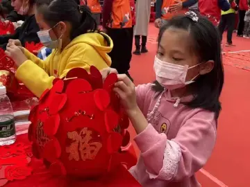 画年画、做灯笼、许心愿，大水田社区留深居民体验传统年味