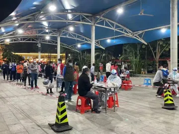 凤凰街道东坑社区科学管控严把防疫安全关