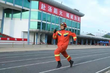 “璀璨勋章背后的峥嵘岁月”系列主题报道之七、八 | 闪耀双星：真英雄本领过硬服务社会赢赞誉