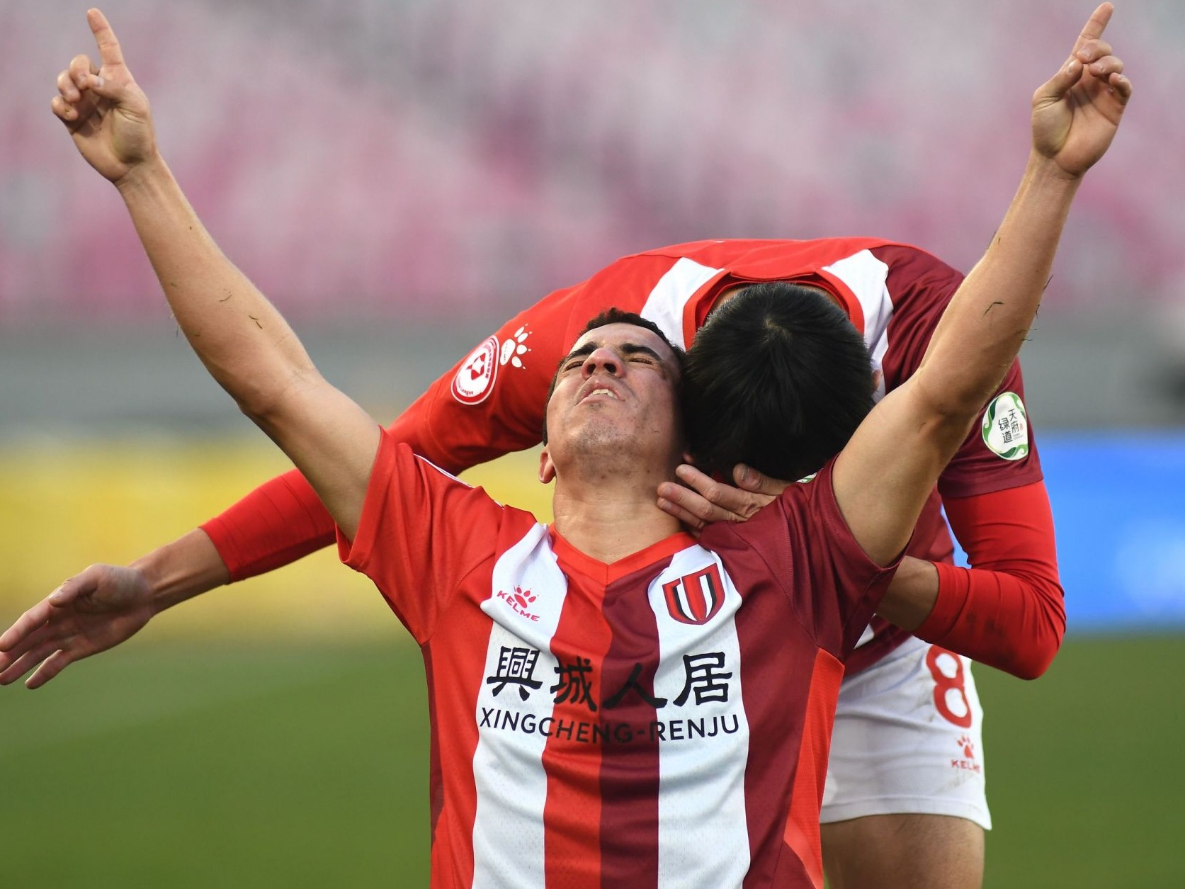 中国足球赛季大结局：浙江成都重返中超，大连人青岛降级 