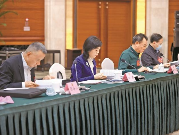 政协委员建言“银发”事业 让养老服务“聪明”又“多金”