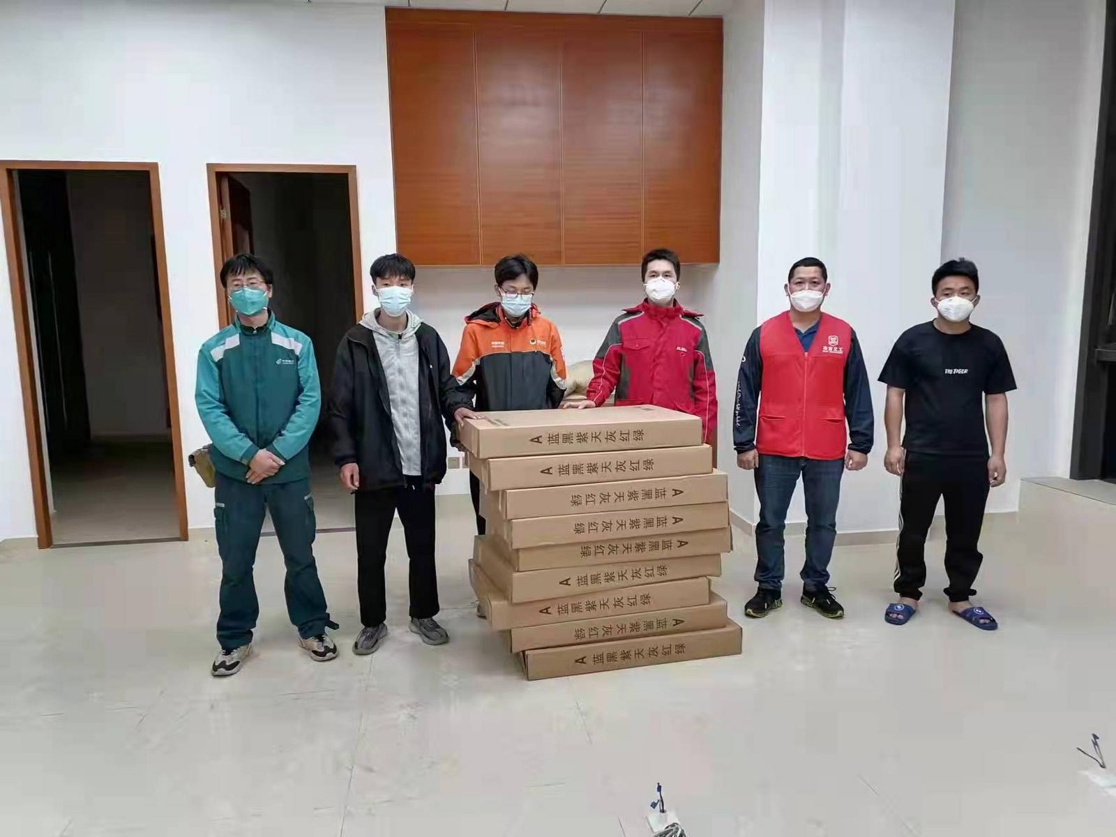 “我们在这里，感受到了家的味道与幸福”——快递小哥滞留“管控区”获暖心救助