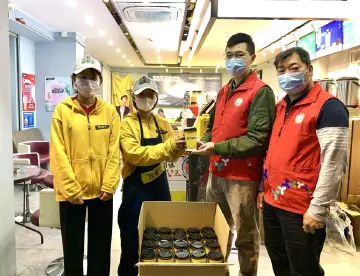 100余杯奶茶赠核酸检测人员 玉塘街道奶茶店老板送温暖
