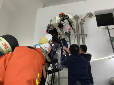 两名工人被困5米深水池，深圳消防紧急救援