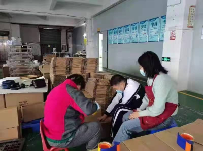 13名“星星的孩子”有工作啦！深圳这家公益机构助力自闭症青年进厂实训