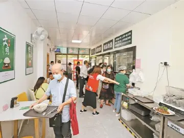 年轻深圳未雨绸缪应对“老”问题  “家门口”养老服务称心如意｜民眼看民生