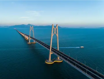 在深省人大代表：加快湾区重大交通基础设施建设 争取让更多两地车通行港珠澳大桥