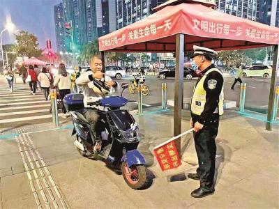 宝安交警部门宣传与执法同行，确保春节前后交通顺畅  