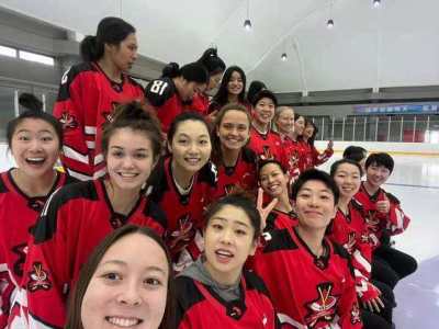 请打开！您有一份来自中国女子冰球队的祝福！