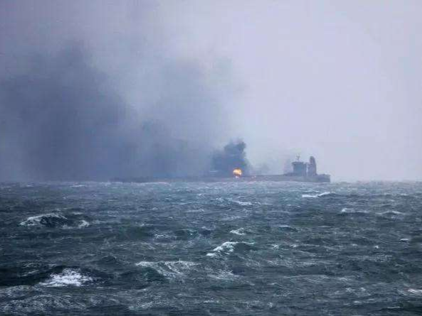 东海海域两船发生碰撞致一渔船沉没，船上5人失联