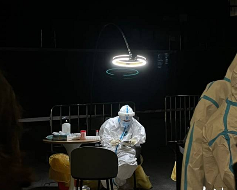 自带光环“真天使”！深圳核酸检测人员夜间工作照流出，引起网友共鸣