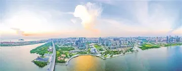 宝安：登高望远海天阔 扬帆逐浪万象新 