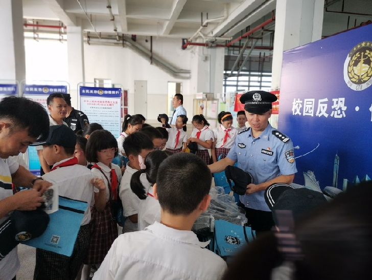 第二个中国人民警察节 | 解决群众急难愁盼 市民纷纷点赞深圳警察