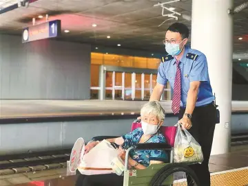 新春走基层 | 深圳北站客运班长邝勇忙碌的一天 “半天内我走了3万步”