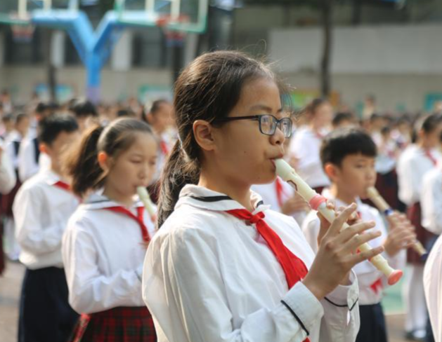 草埔小学：千余学生人人会吹竖笛，为来深建设者的孩子提供高质量教育